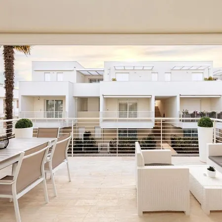 - Elegante Con Piscina Apartment *