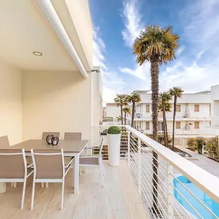 Apartment - Elegante Con Piscina