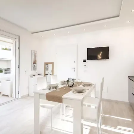 - Elegante Con Piscina Apartment *