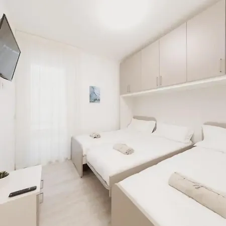 Apartment - Elegante Con Piscina Lido di Jesolo