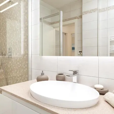 - Elegante Con Piscina Apartment